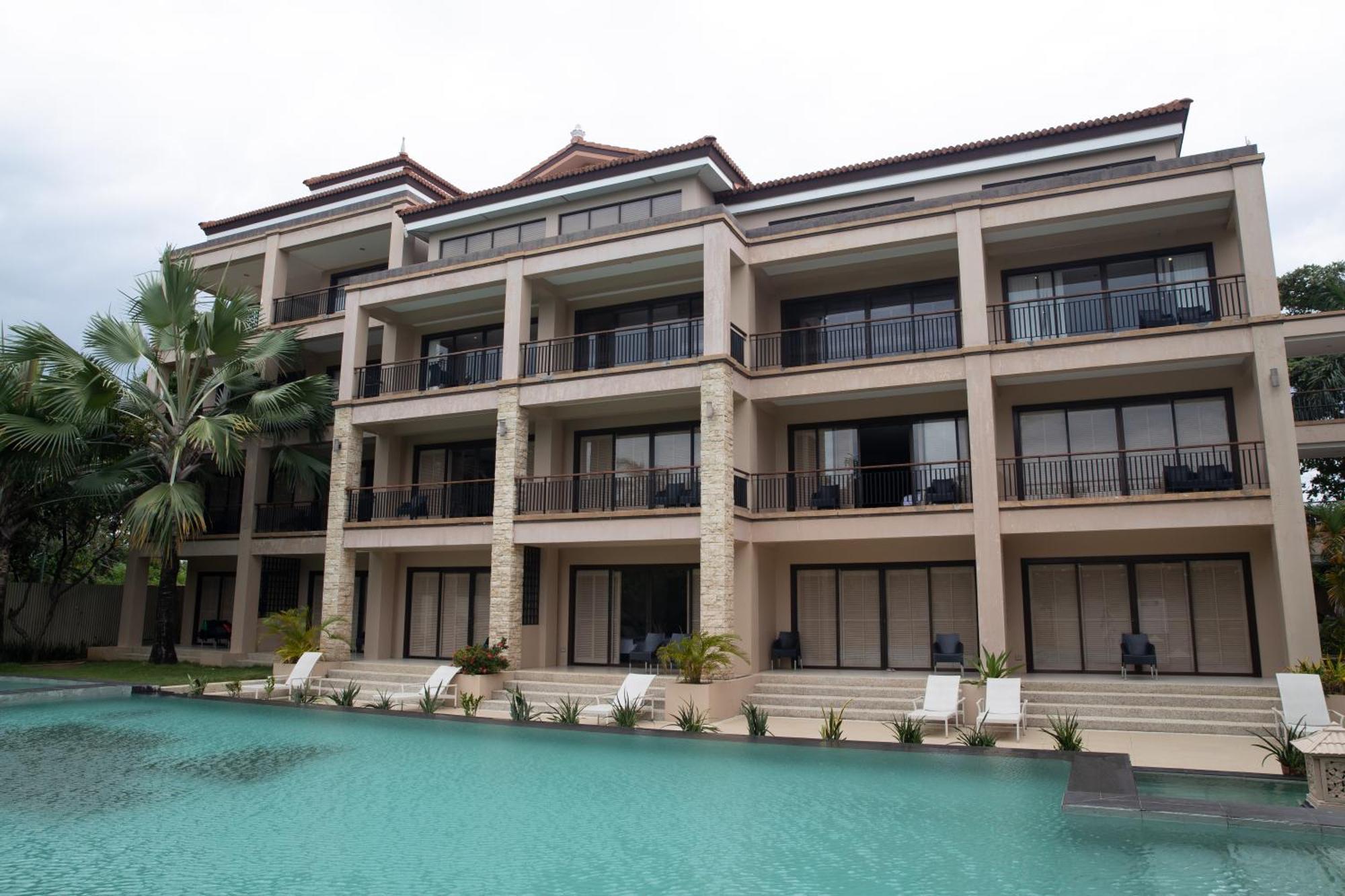 Coralpoint Gardens Suites & Residences マクタン エクステリア 写真