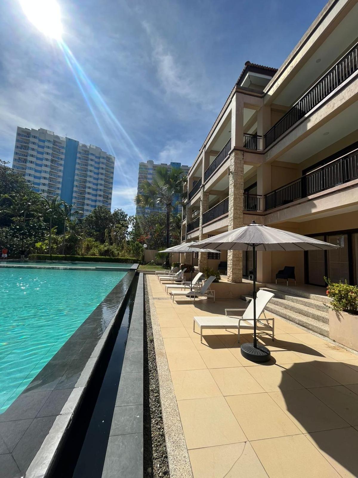 Coralpoint Gardens Suites & Residences マクタン エクステリア 写真
