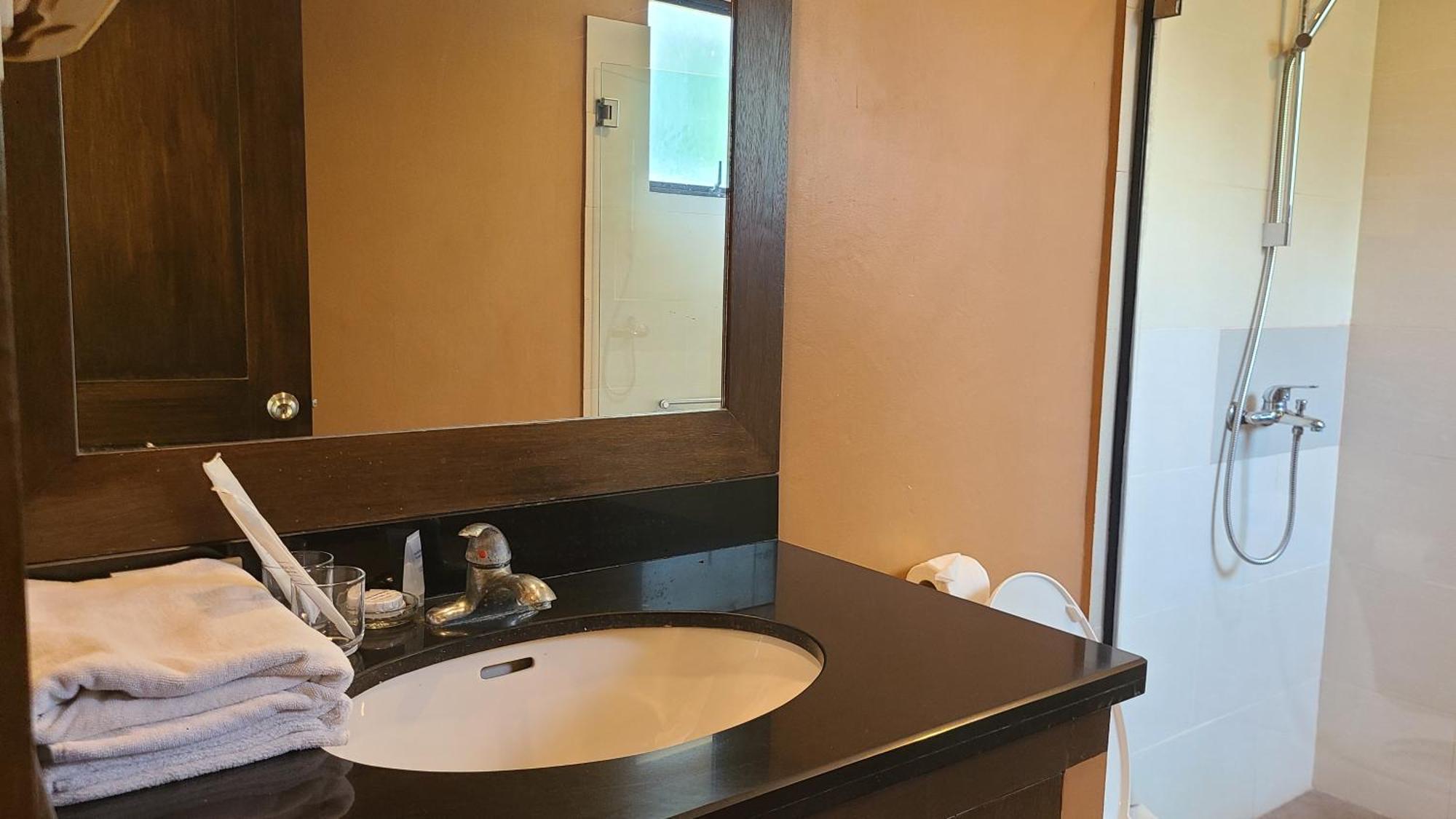 Coralpoint Gardens Suites & Residences マクタン エクステリア 写真