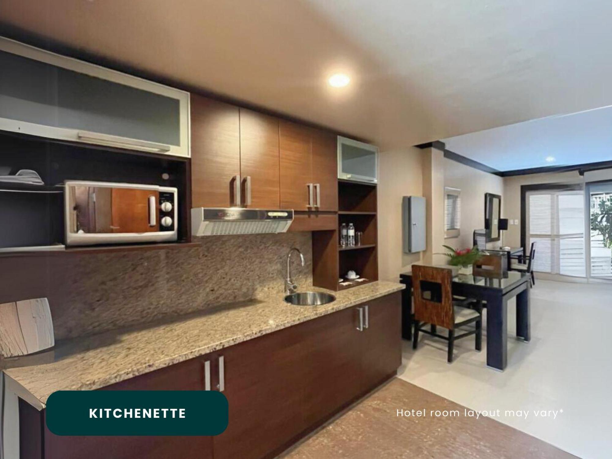 Coralpoint Gardens Suites & Residences マクタン エクステリア 写真