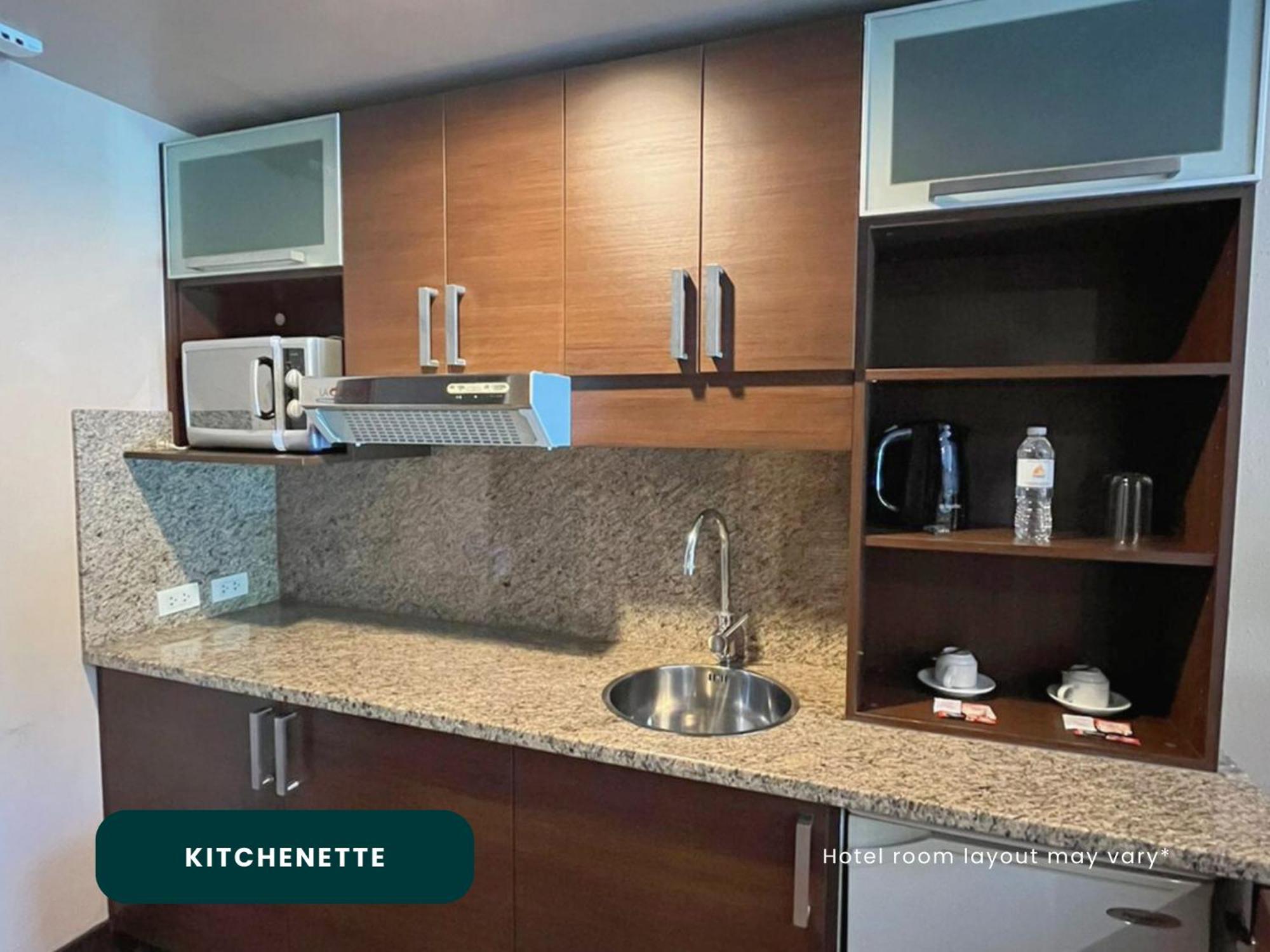 Coralpoint Gardens Suites & Residences マクタン エクステリア 写真